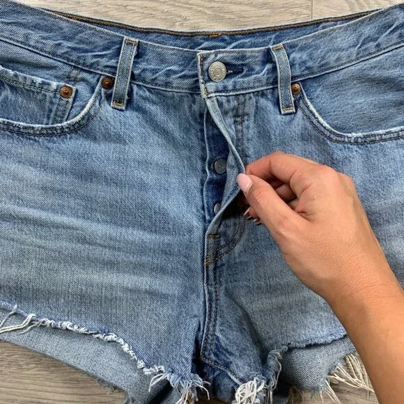 Levi’s 501 High Raw Cut Off Shorts - Picture 4 of 10